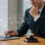 ¿Cómo puede un abogado destacar en LinkedIn sin parecer demasiado comercial?